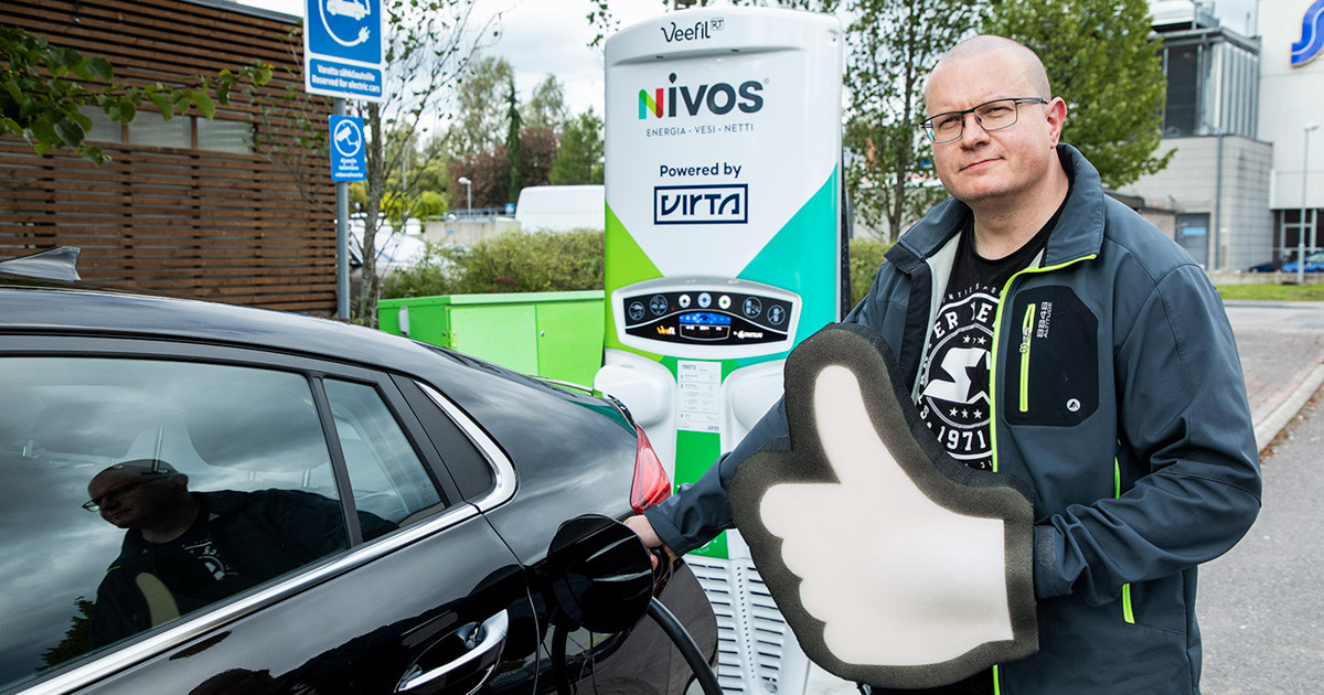 Sähköauto ei jätä tielle – latauspisteitä riittää eri puolilla Suomea