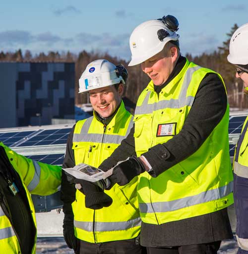 Asiantuntijamme tekevät aurinkosähkökatselmuksen. Asiantuntijamme tekevät aurinkosähkökatselmuksen.