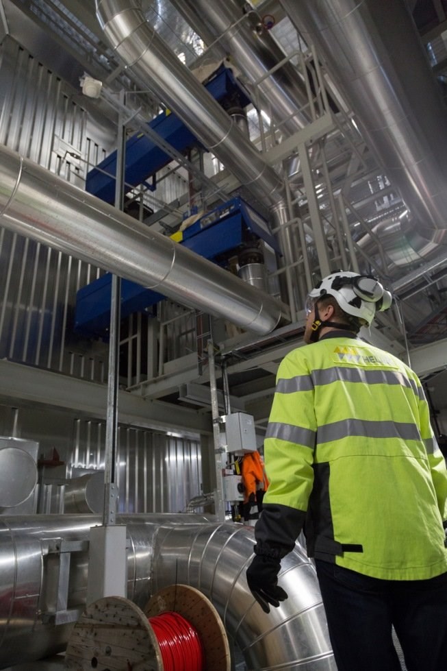 Suomen suurimman pellettikattilan polttoaineteho on noin 100 MW. Jättikattila on korkeudeltaan 14-metrinen.