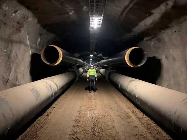 Uudet kaukolämpöjohdot asennetaan vanhojen yläpuolelle.