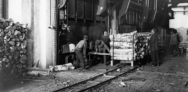 Vuonna 1914 Suvilahteen saapunut halkoerä ensimmäisen maailmansodan katkaistua polttoaineen tuonnin Suomeen.