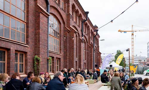 Helsingin energiajärjestelmä mahdollistaa lämpöjen kierrätyksen. Helsingin energiajärjestelmä mahdollistaa lämpöjen kierrätyksen.